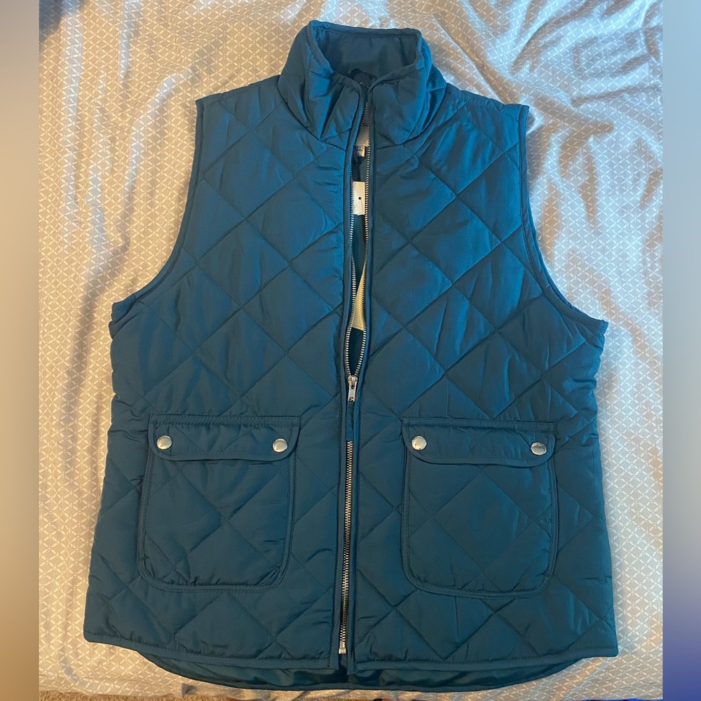 Thread & Supply Hunter green quilted vest.